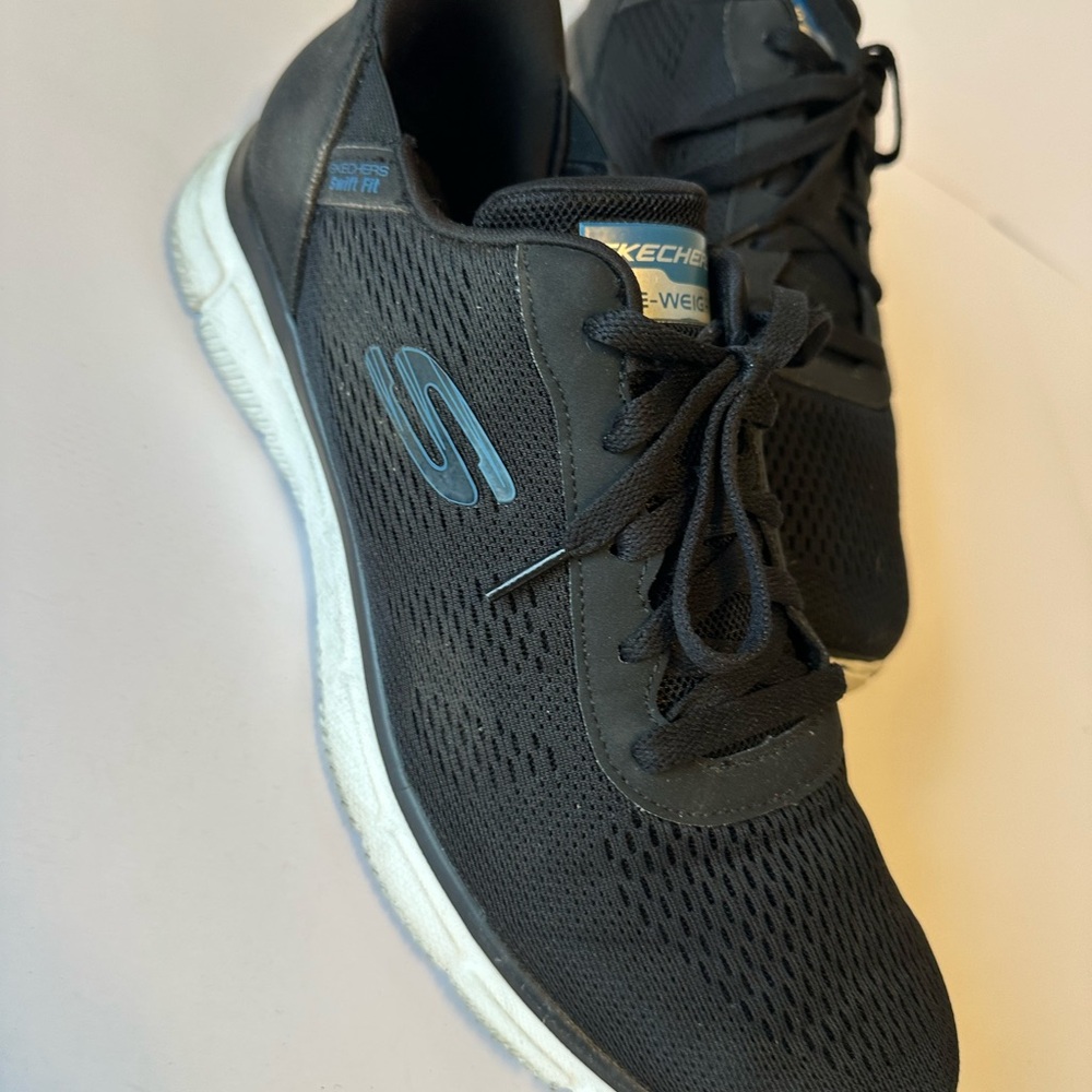 Skechers Men's Black and Blue Sneakers